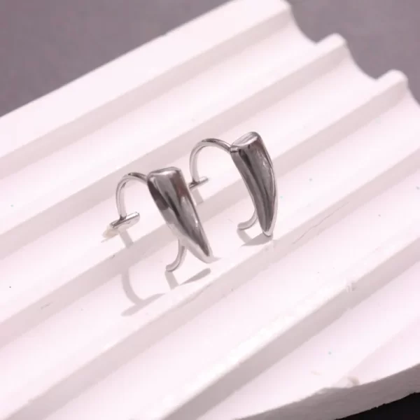 HUANZHI Stainless Steel Personalised Sharp Teeth Fake Piercing Lip Ring Punk Exaggerated Jewelry for Women Gothic Body Jewelry - Image 6